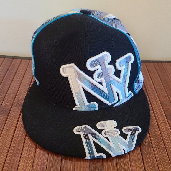 City Hunter NY New York Ultimate Fitted Black Blue Plaid Cap - Picture 1 of 6